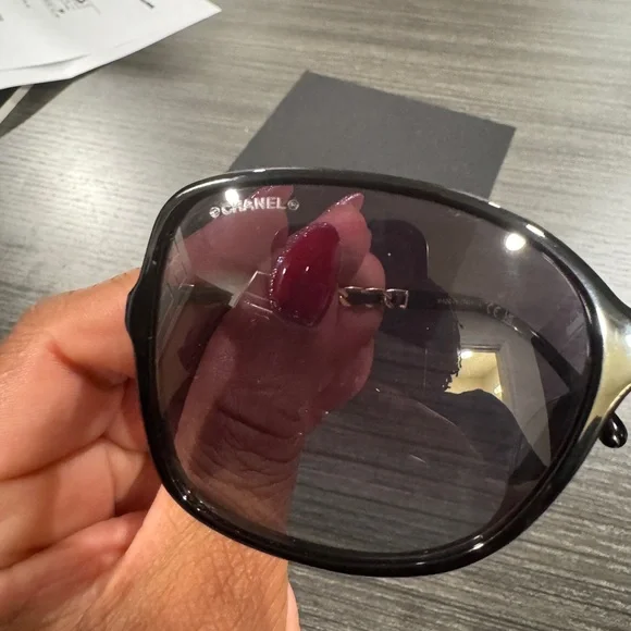 CHANEL SUNGLASSES - Picture 8 of 17